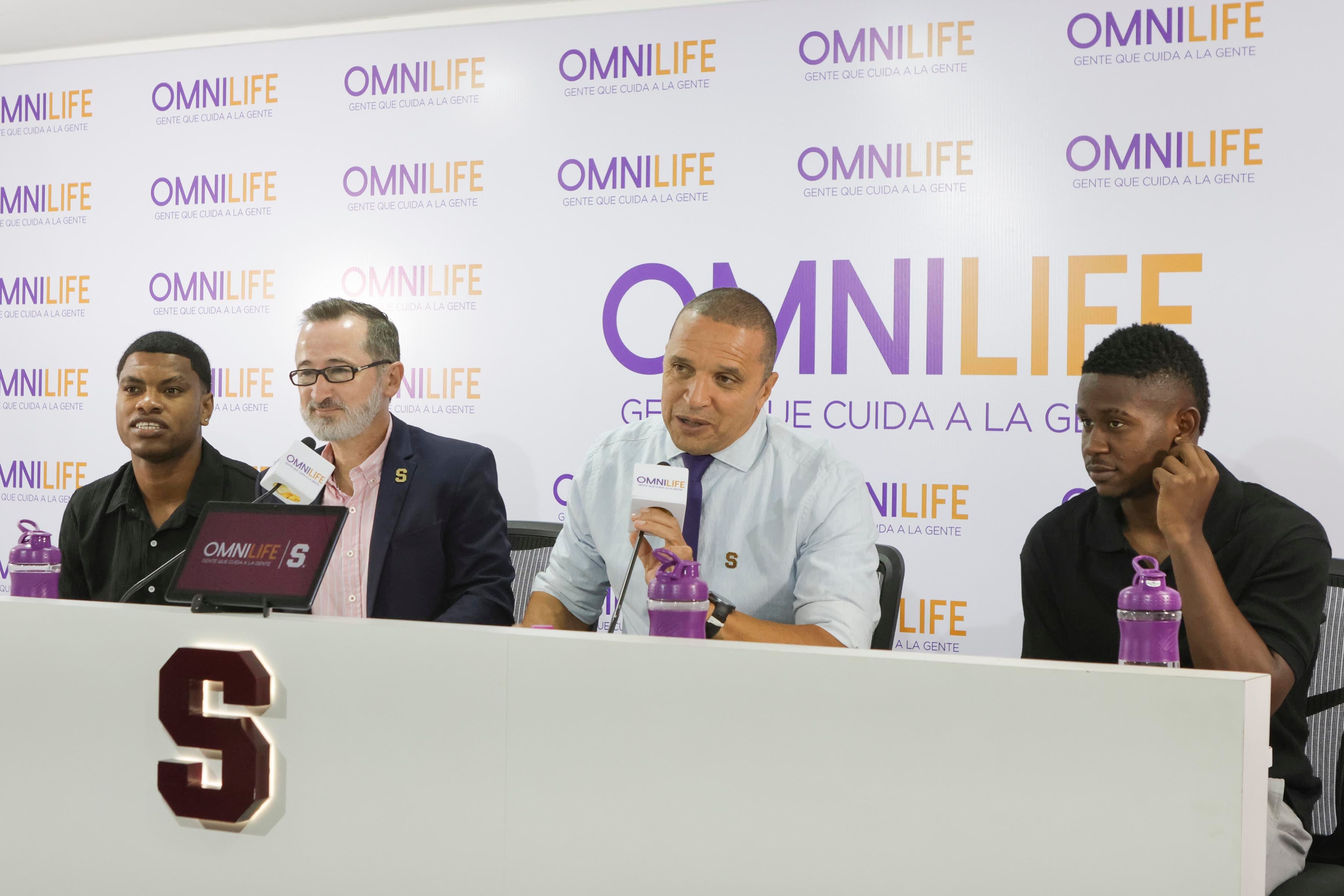 Saprissa presenta a sus nuevos jugadores panameños