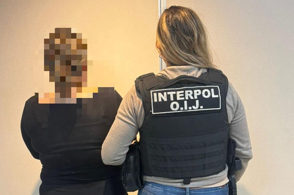 Agentes de Interpol Costa Rica extraditaron a una ciudadana checa de apellido Jakubcova quien fue detenida en Puerto Jiménez por delitos vinculados con drogas. Fotografía: