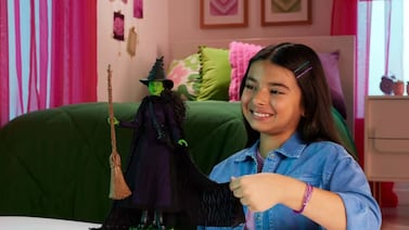 Mattel incluyó por error un enlace a sitio porno en cajas de juguetes de ‘Wicked’