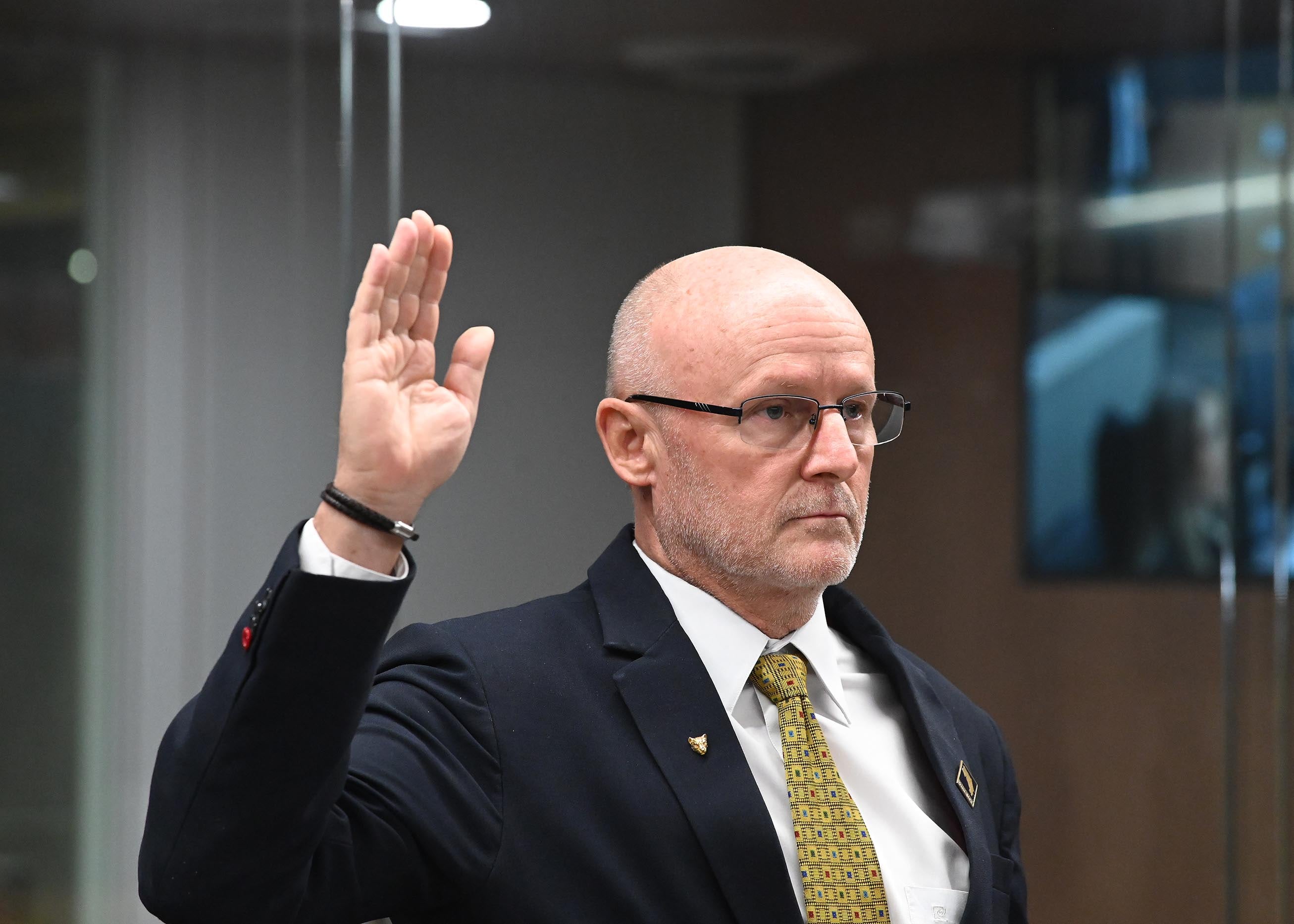 23 de junio del 2025. Asamblea Legislativa. 18:00 hrs. Comparecencia del vicepresidente de la República Stephan Brunner ante comisión legislativa de Control de ingreso y gasto público. Brunner deberá exolicar a los diutados el proceso de investigación contra la Junta Directiva del Banco Nacional destituida por el gobierno el pasado 28 de mayo. En la foto: Stephan Brunner durante el interrogatorio. Foto: Albert Marín