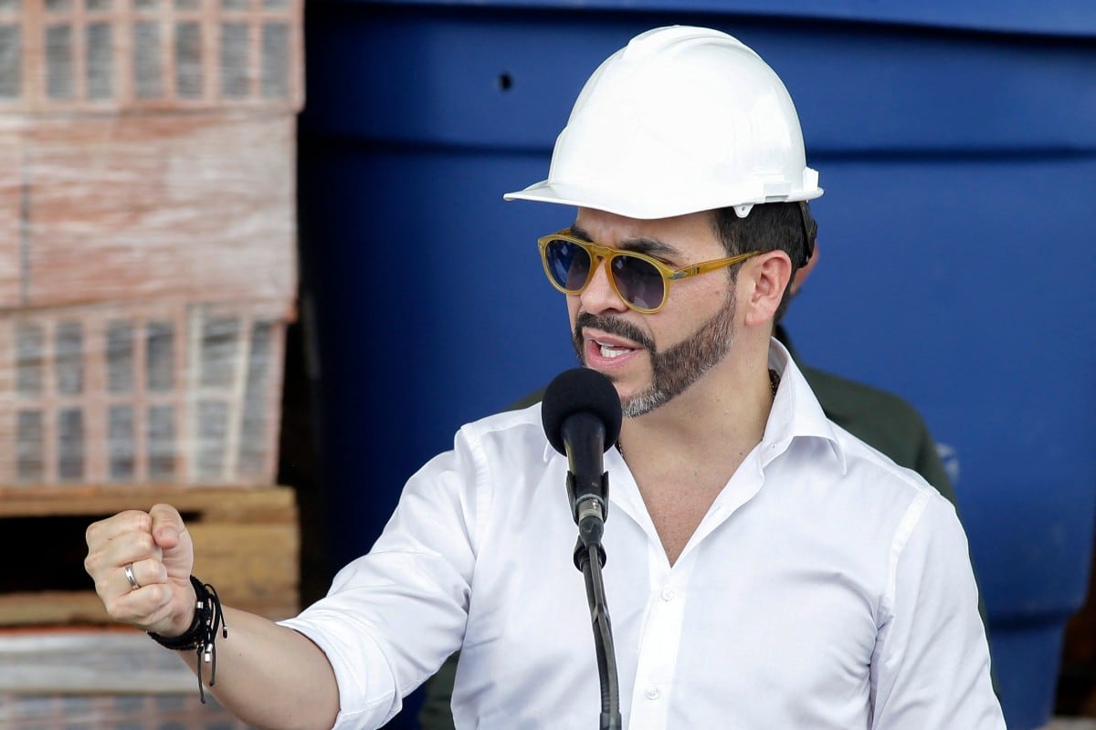 Abelardo de la Espriella da anuncios en medio de trabajos de recuperación tras terremoto en el oeste de Colombia.