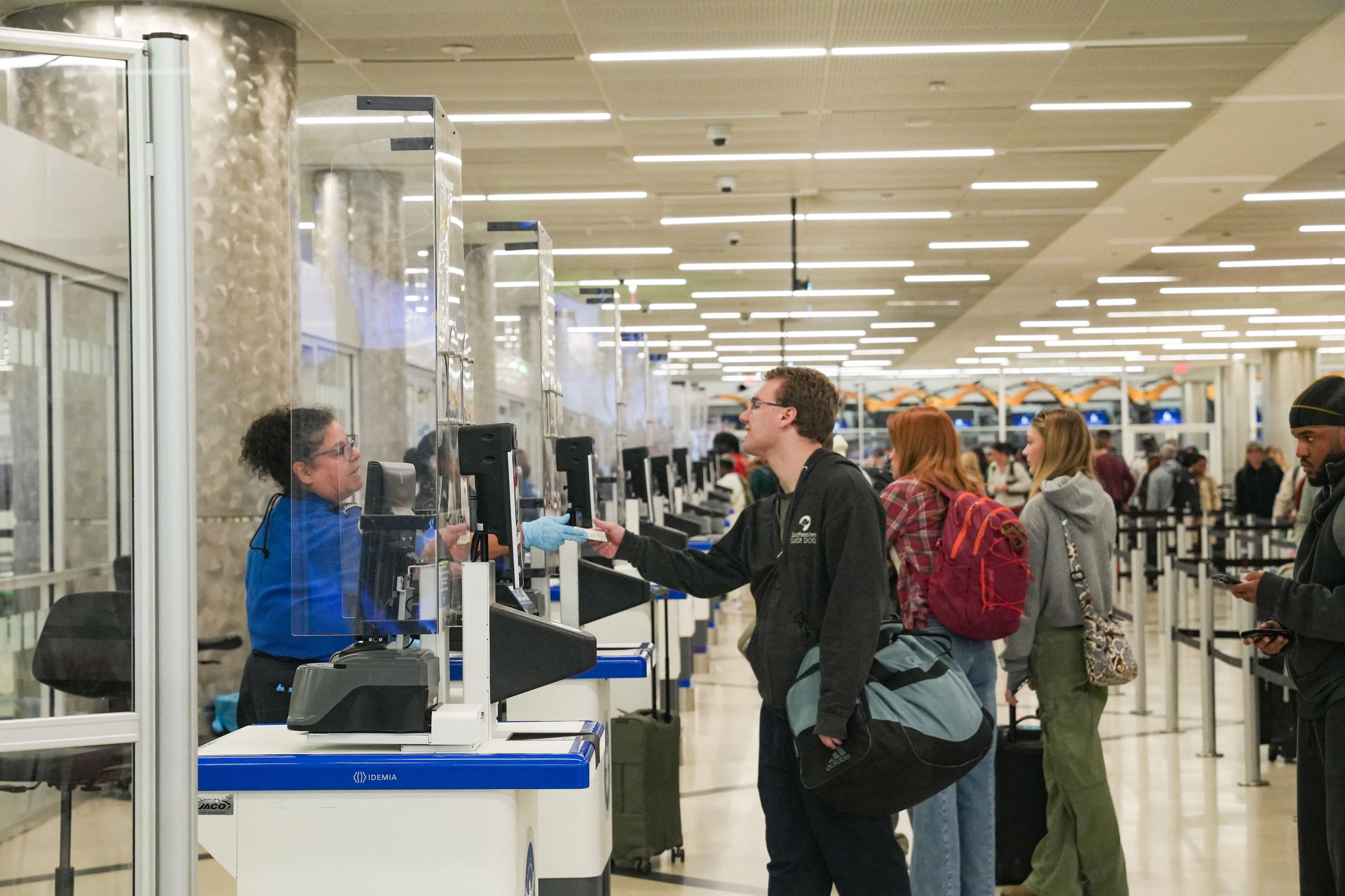 El DHS informó que el TSA PreCheck sería suspendido, pero luego aclaró que el servicio opera sin cambios.