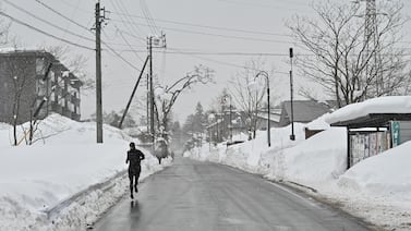 Nevadas récord en Japón dejan al menos 24 muertos y hunden en caos al transporte