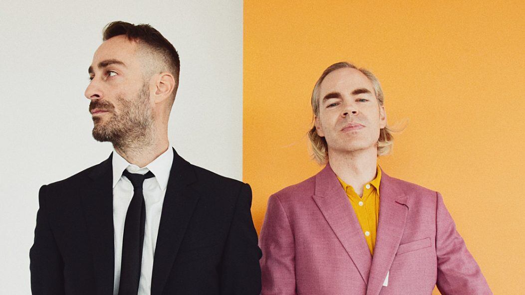 Mike Kinsella (izquierda) y Nate Kinsella fusionan sus talentos. El primero con la voz y y letras y el segundo con guitarras y teclados. Foto: Instagram