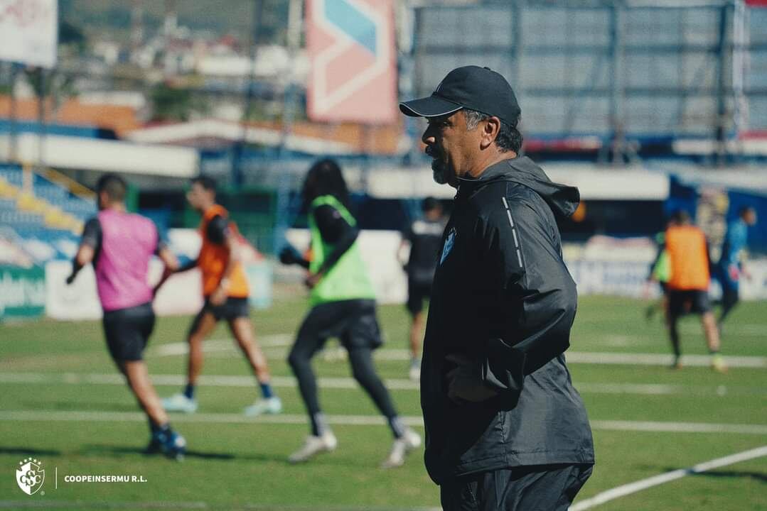 Fernando Palomeque se incorporó al Cartaginés como asistente técnico y ya trabaja al lado del entrenador Mario García.