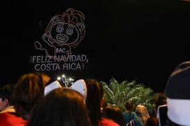 “Muchas historias, una Navidad”: el cielo de San José se encendió con el show de drones del BAC