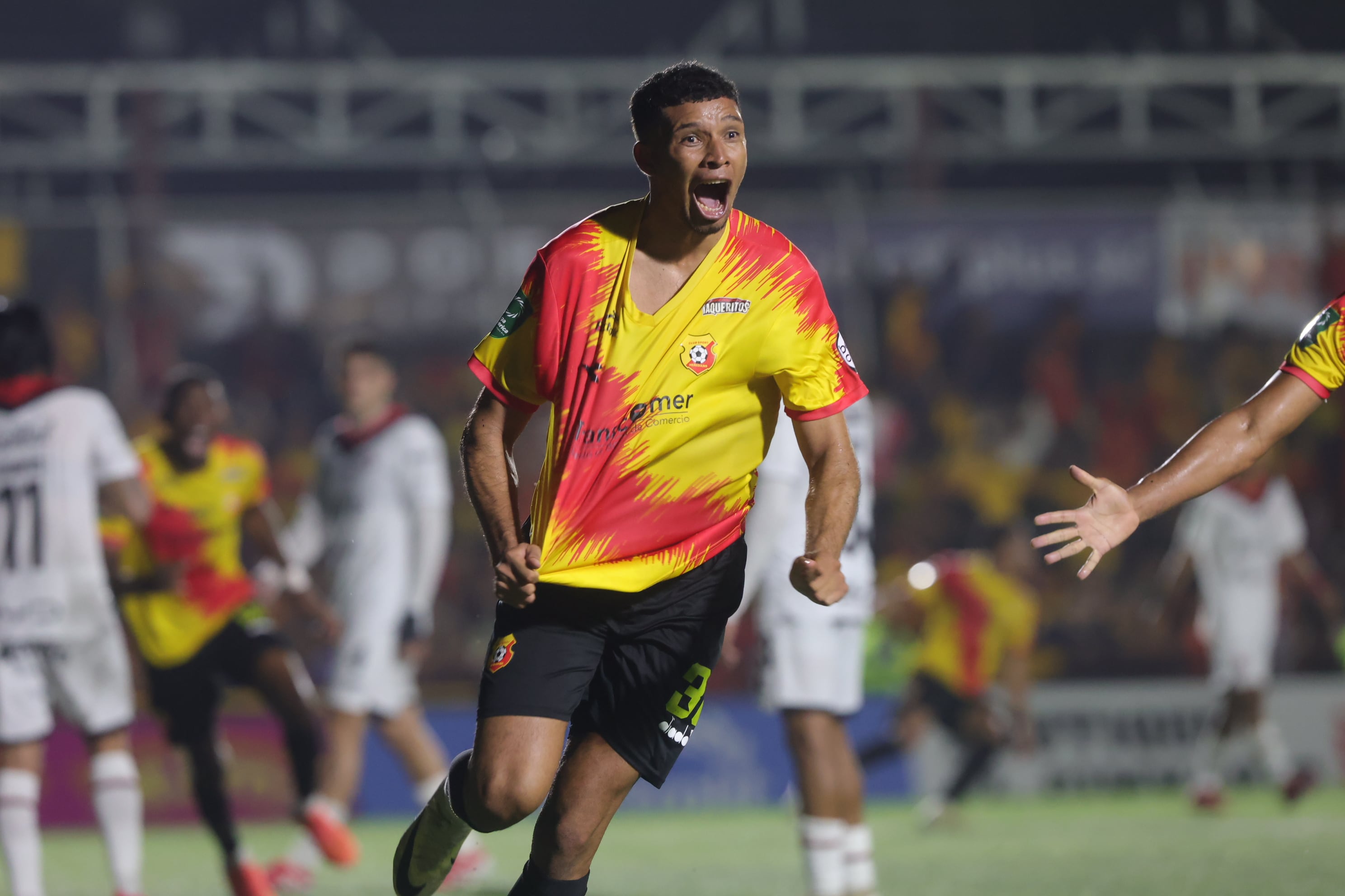 28/05/2025/ Juego entre Club Sport Herediano vs Liga Deportiva Alajuelense por el partido de vuelta de la gran final el torneo Clausura de la Liga Promerica en el estadio Carlos Alvarado / foto John Durán