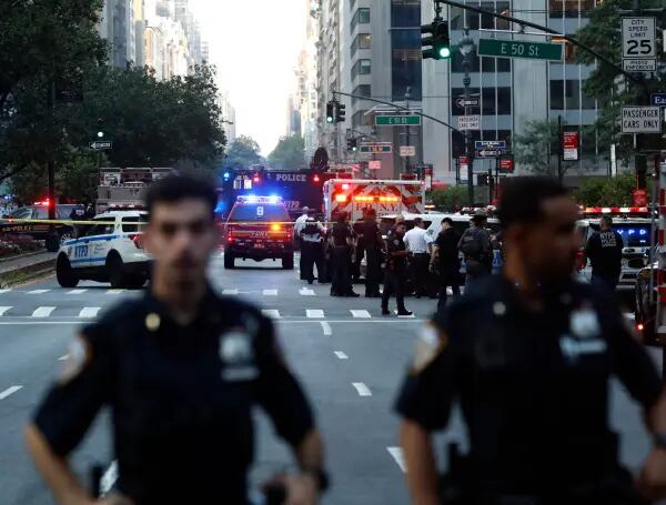 El hombre que mató a tiros cuatro personas antes de suicidarse en un rascacielos de Nueva York tenía como objetivo las oficinas de la Liga Nacional de Fútbol Americano (NFL)