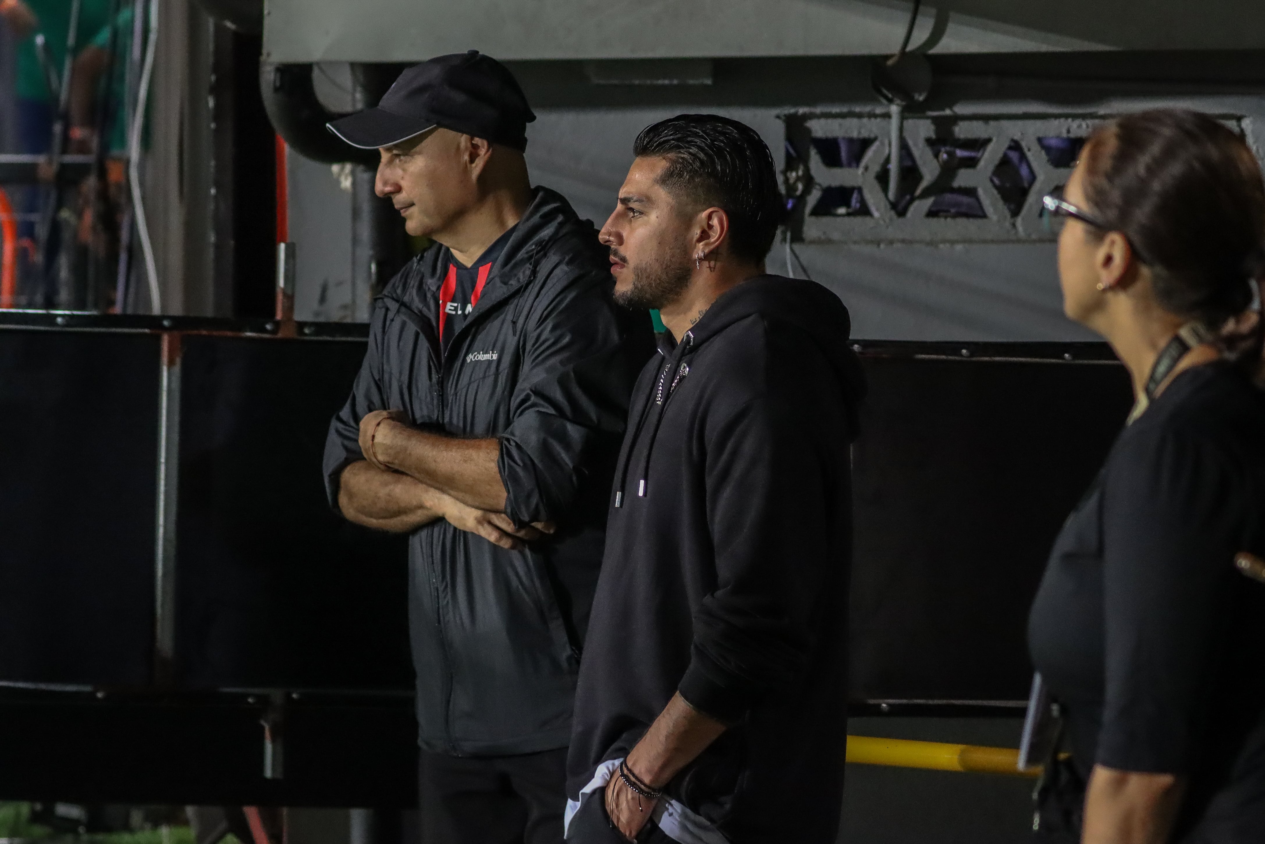 Rónald Matarrita presenció el clásico nacional entre Liga Deportiva Alajuelense y Saprissa en primera fila en el Estadio Alejandro Morera Soto.