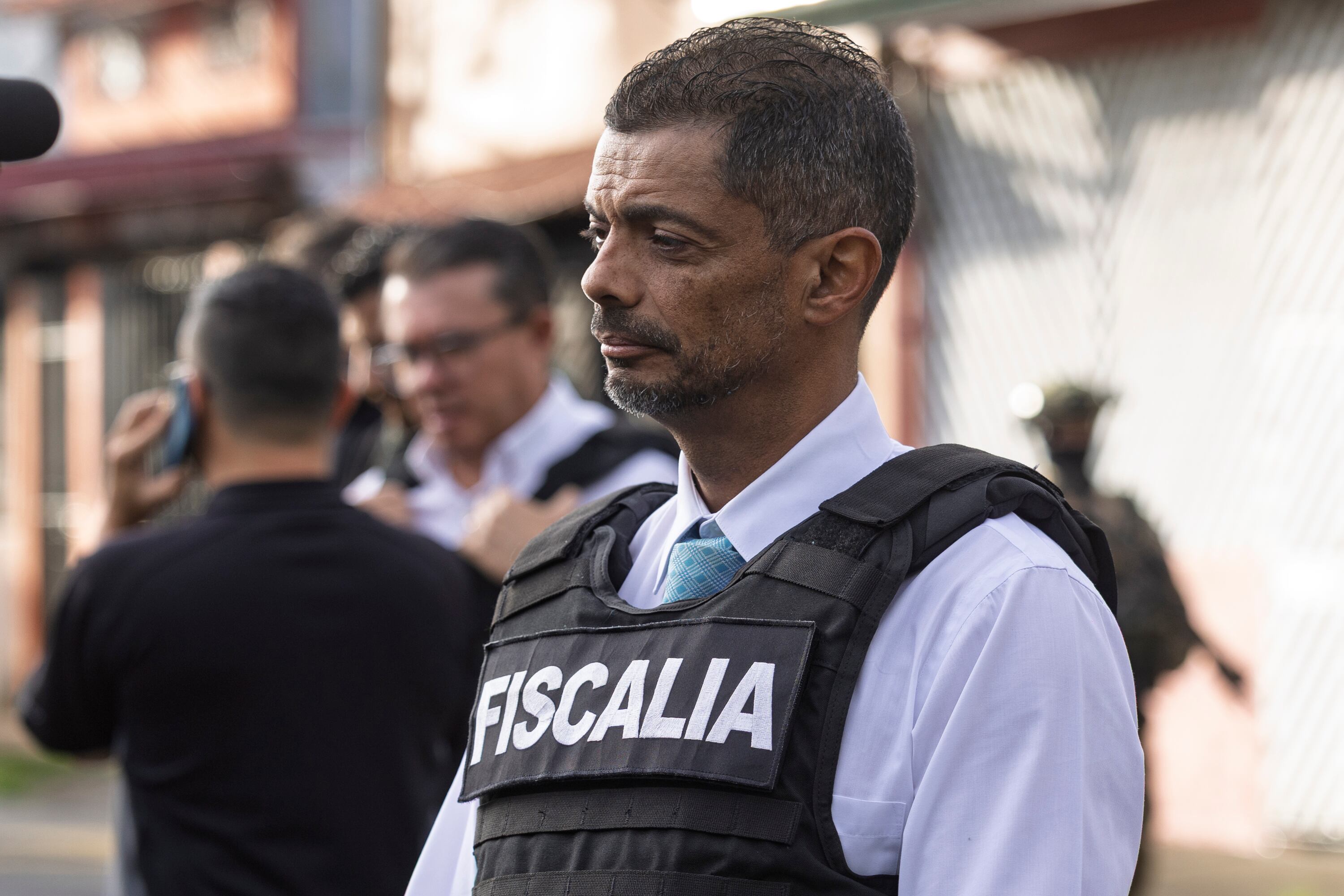 12/09/2025, San José, Tibas, León XIII, Allanamientos para capturar a los sospechosos de cometer el asesinato del militar nicaraguense Roberto Samcam, en el allanamiento estuvo el director del OIJ Randall Zúñifa y el fiscal general de la república Carlo Diaz.