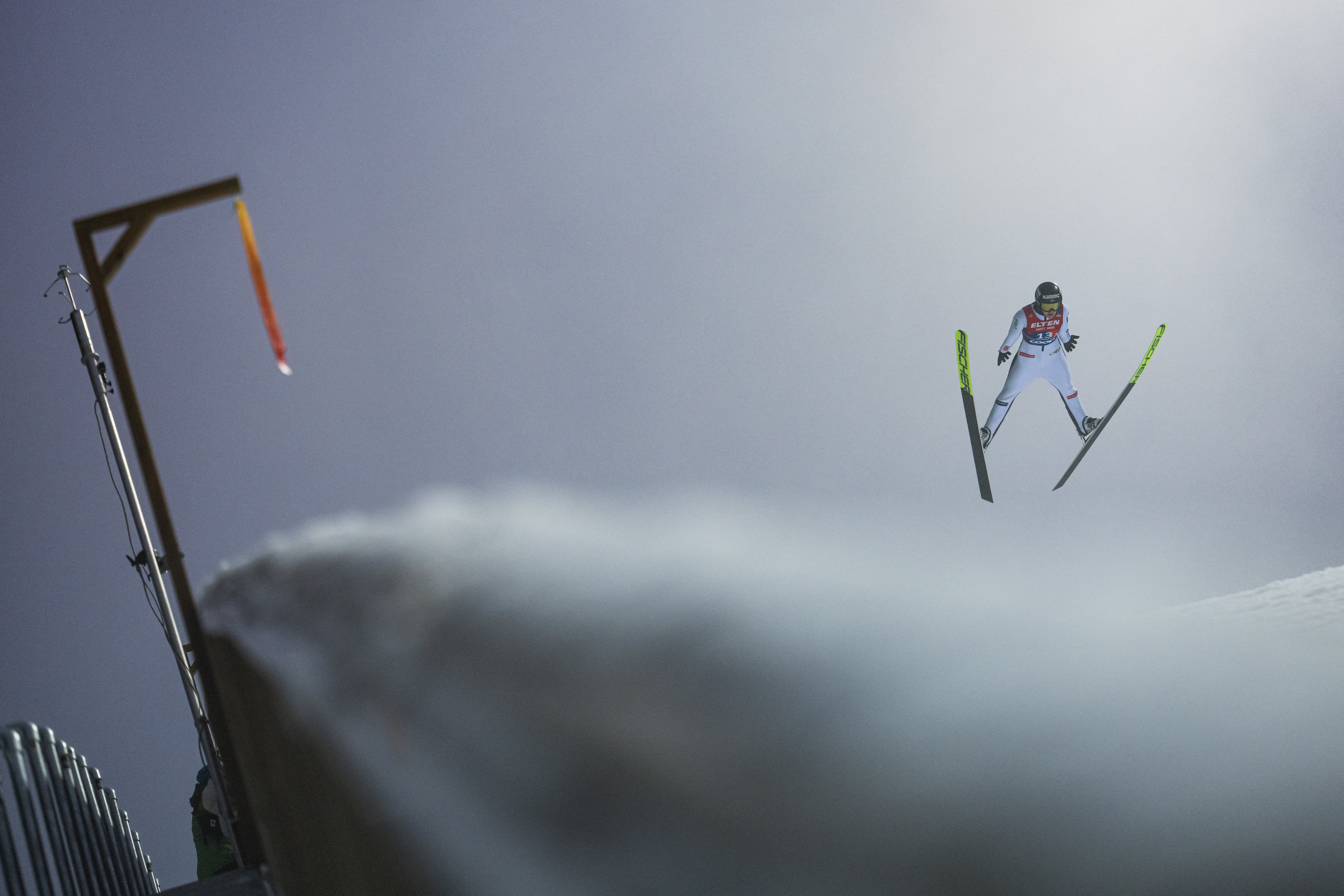 La noruega Anna Odine Strom ganó la prueba de salto donde la expresidenta de Costa Rica Laura Chinchilla entregó las medallas. Aquí, compite en un evento del 2025.