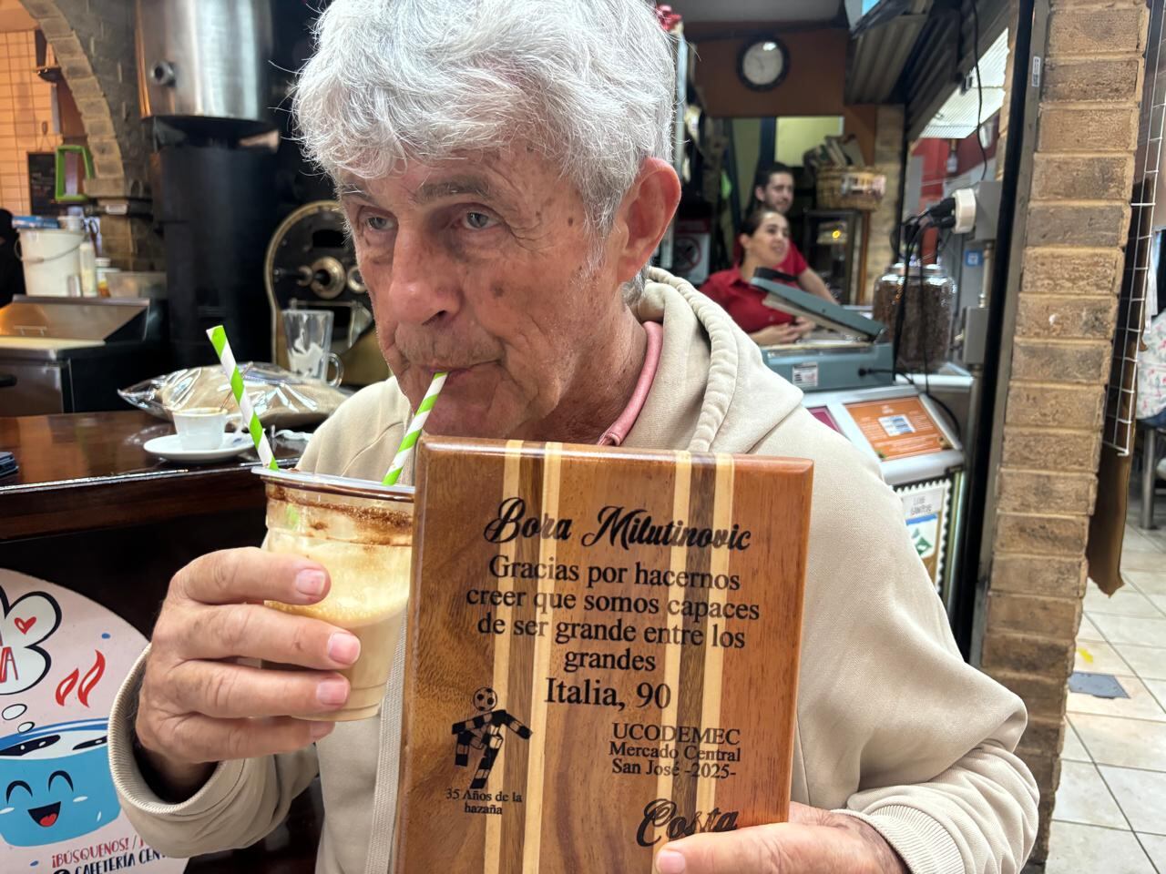 Bora Milutinovic
Visita Mercado Central, San José
12 de junio del 2025
Cortesía