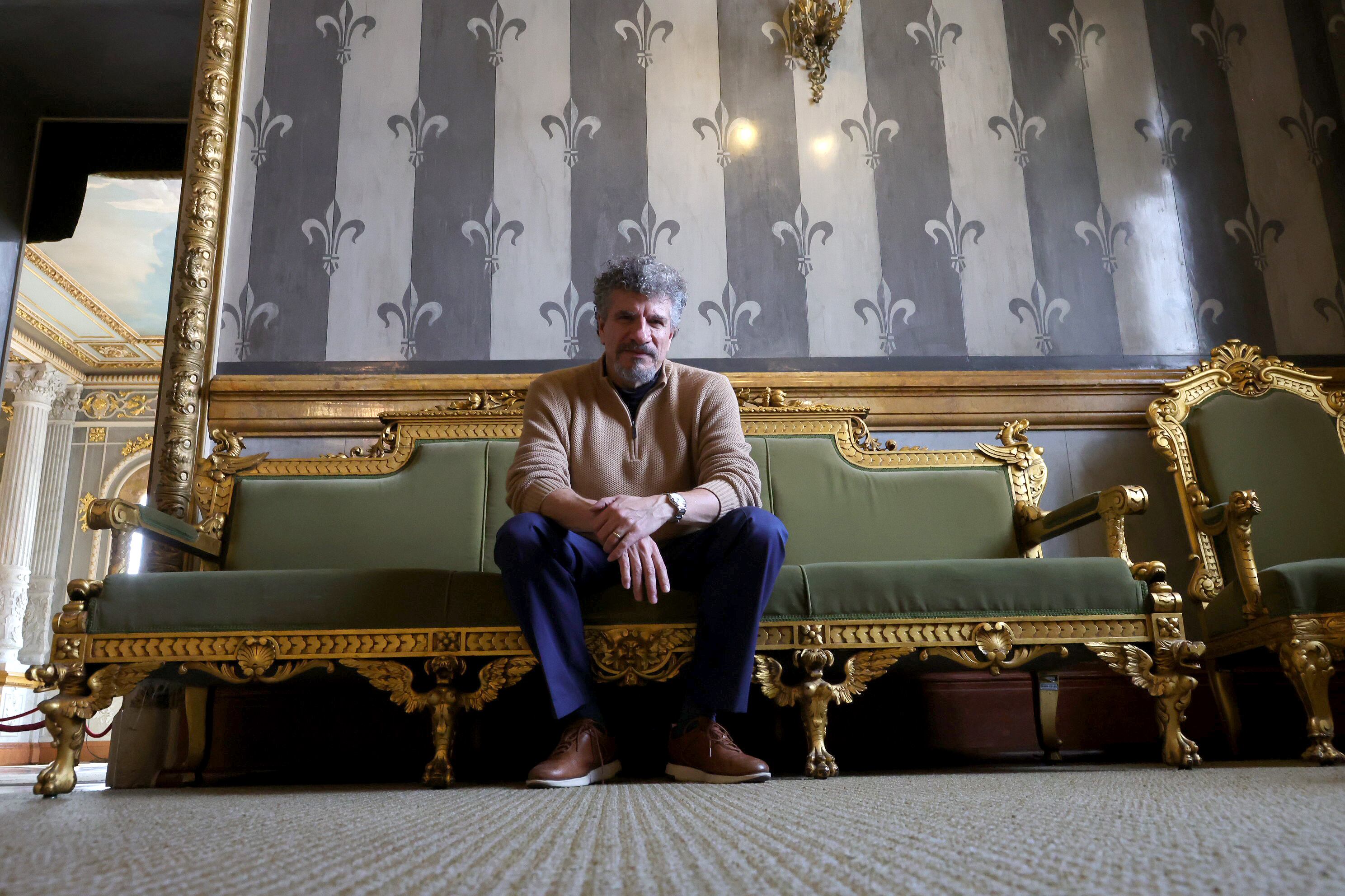 Retratos del director de orquesta Giancarlo Guerrero en el Teatro Nacional / foto John Durán