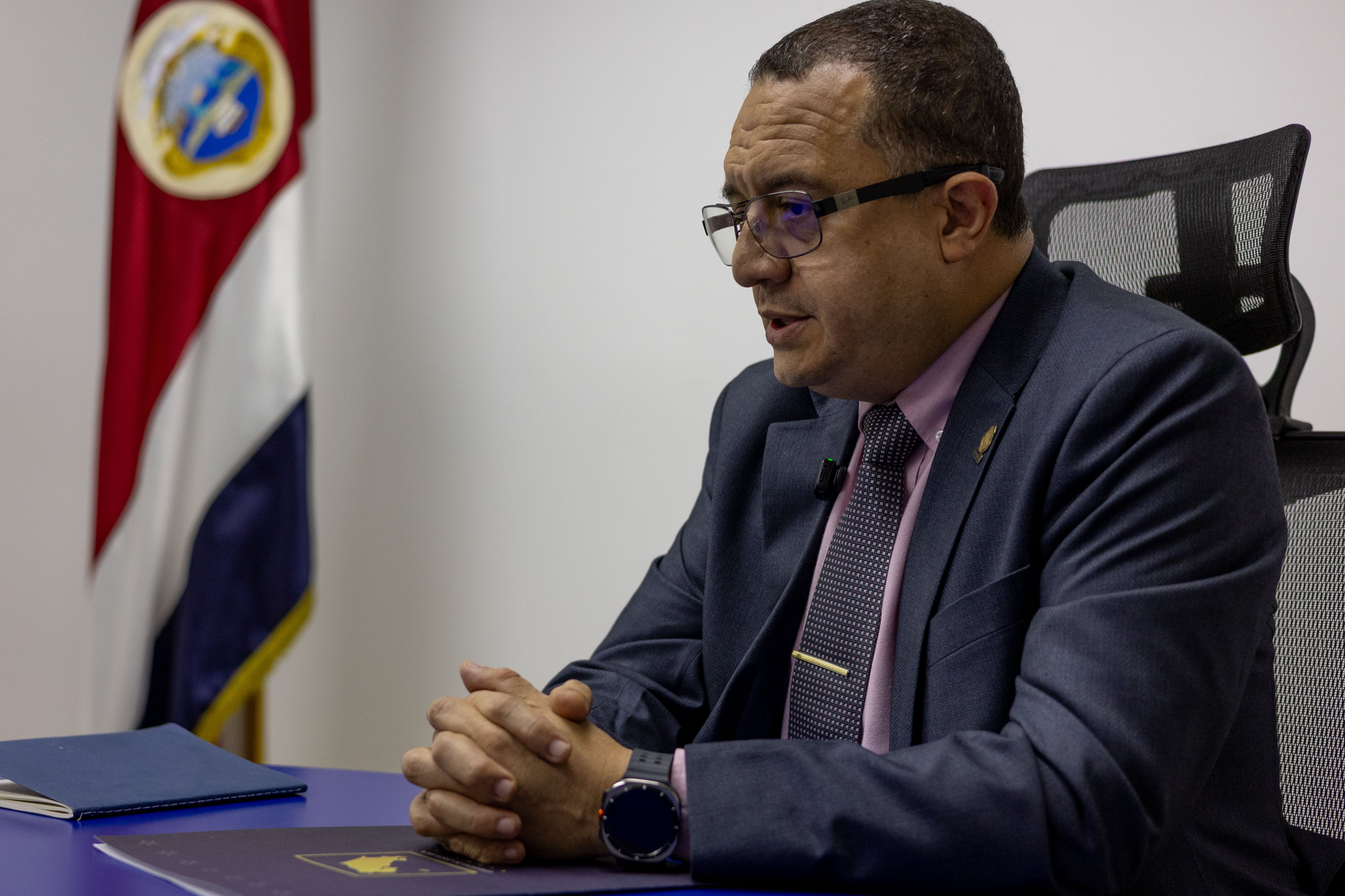 Entrevista al ministro Gerald Campos