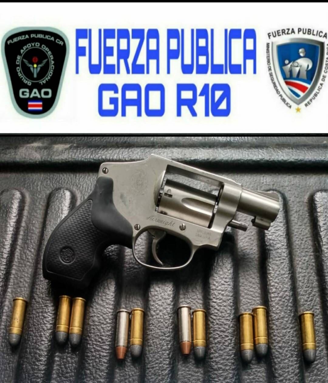 Este revólver y 10 municiones fueron docomisados por la Policía en el carro de los sospechosos. Foto: MSP.