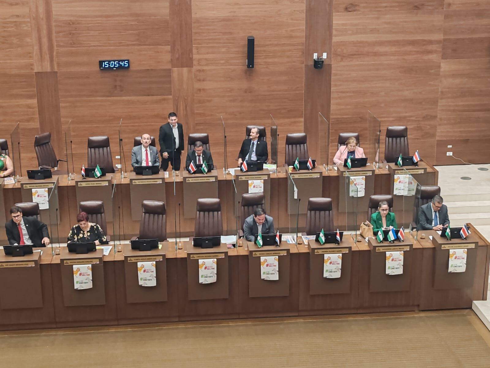 Ausentes del PLN, PUSC y FA