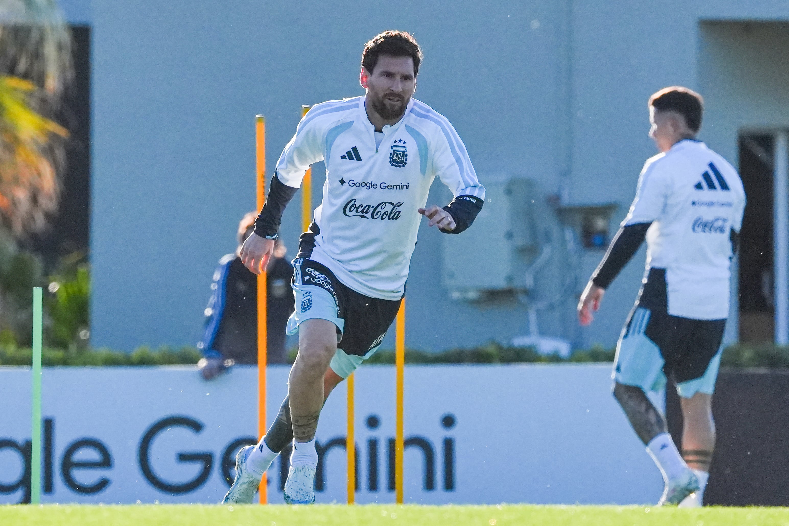Lionel Messi cumple su último entrenamiento con la Selección de Argentina, este lunes en el complejo de Ezeiza, antes de su partido de despedida.