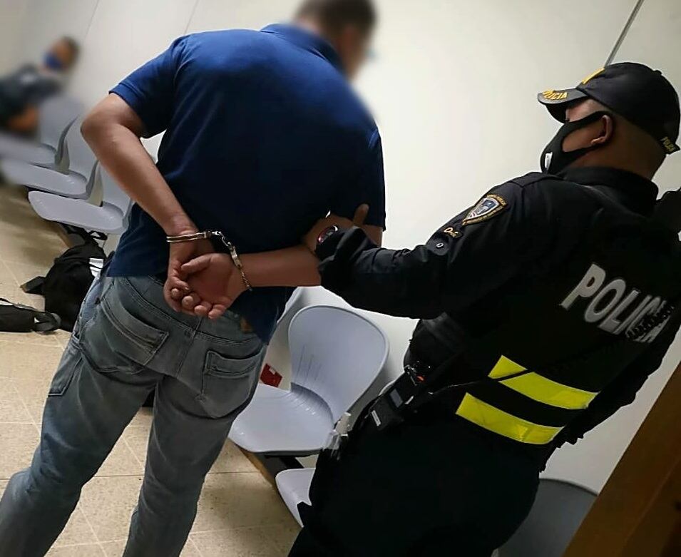 Conductor de bus de apellido Calderón es el primer detenido por la nueva ley de acoso callejero. Foto MSP: