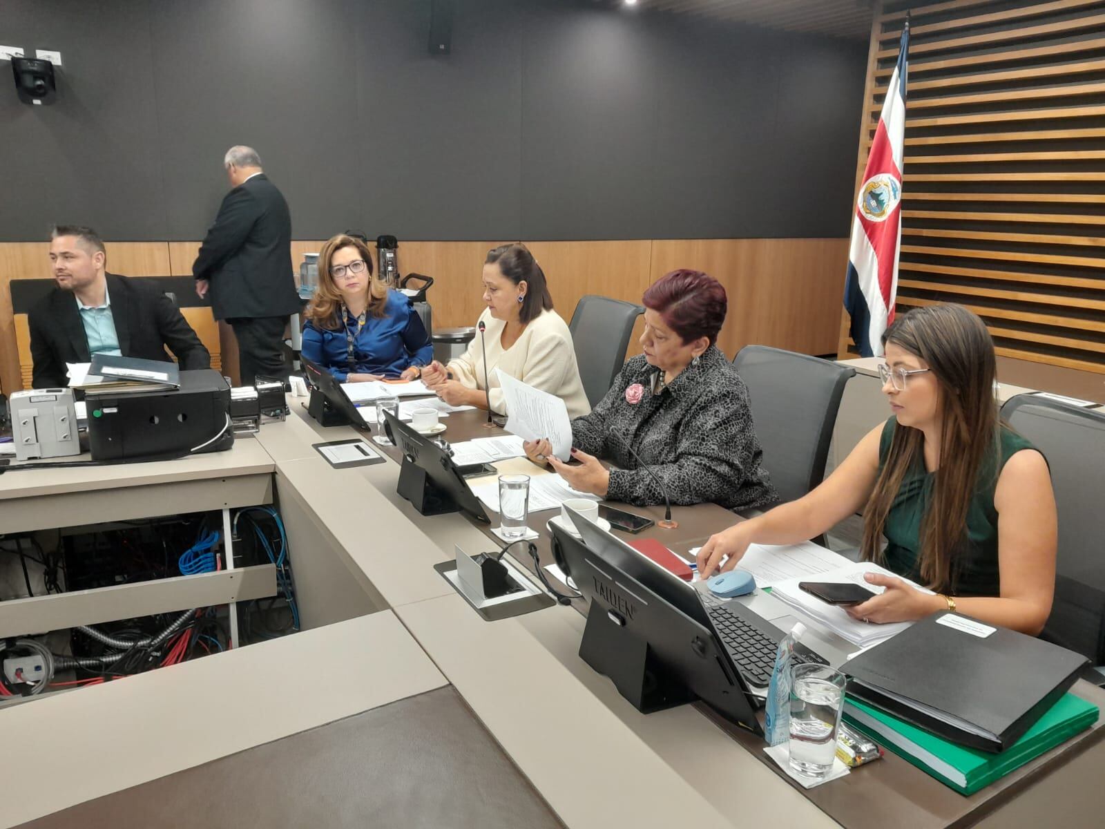 Diputados durante la comisión Financiamiento a favor de Partidos Políticos este lunes 29 de enero