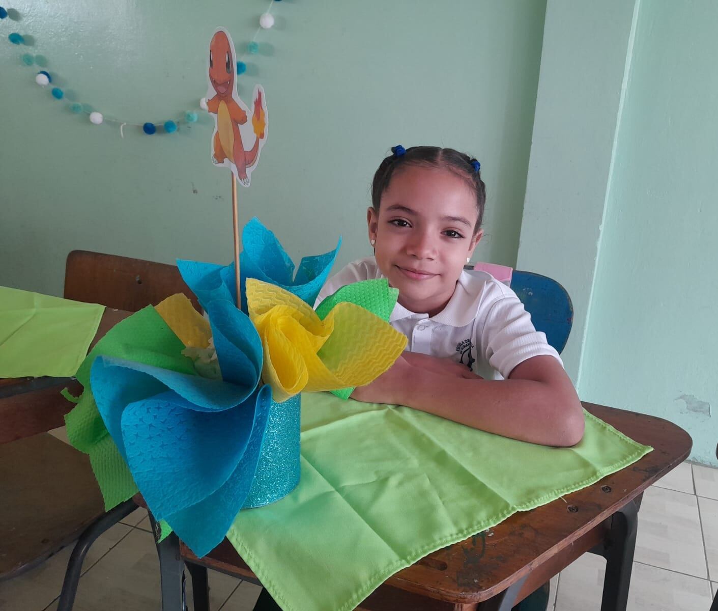 Isabella Valverde cursa segundo grado y no ocultó su emoción al reencontrarse con sus compañeros y maestros.