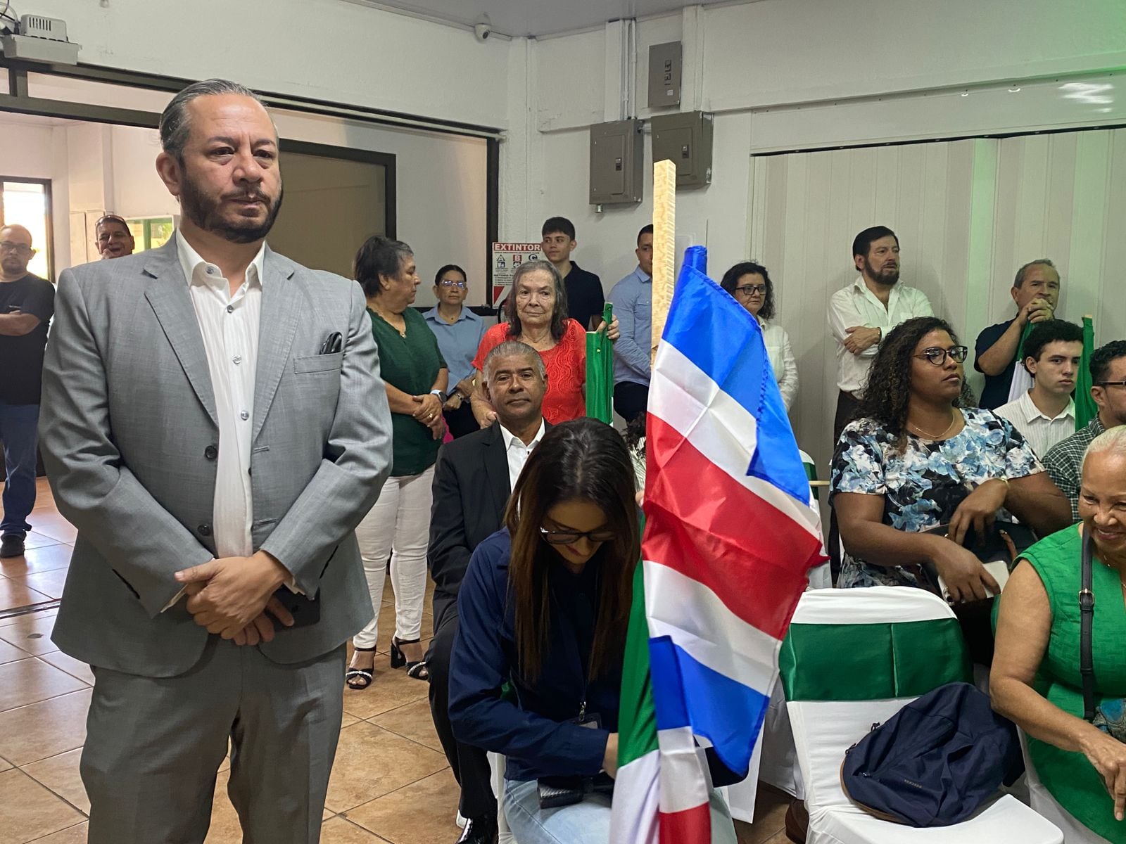 Iván Barrentes en la inscripción de la precandidatura de Marvin Taylor Dormond.