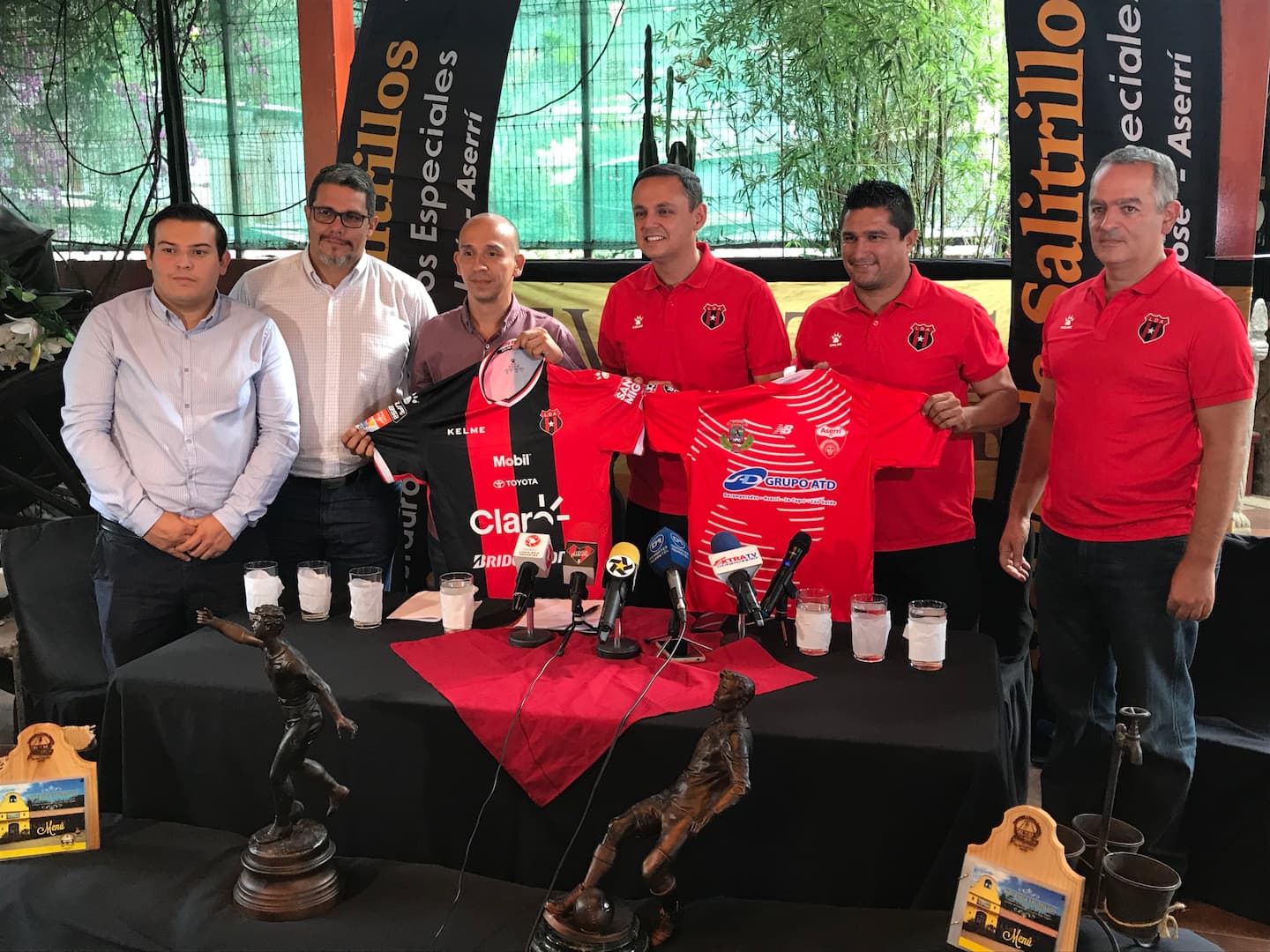 Alajuelense firmó un convenio por tres años con Aserrí FC para tener un equipo en la Liga de Ascenso que se llamará 'Once de Abril'. Fotografía: Fanny Tayver