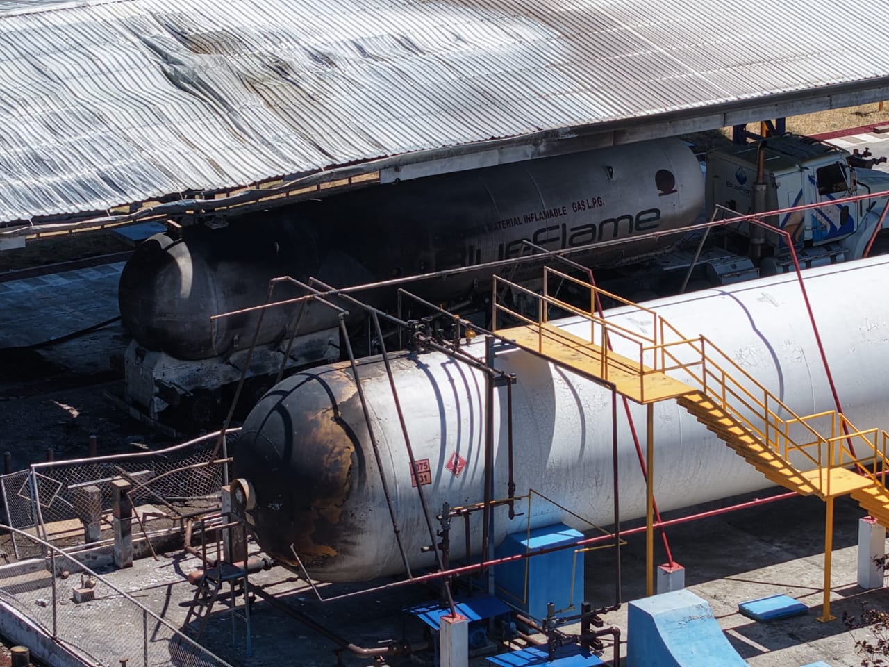 El incendio en la planta Blue Flame dejó cuantiosos daños materiales y, afortunadamente, ninguna víctima mortal