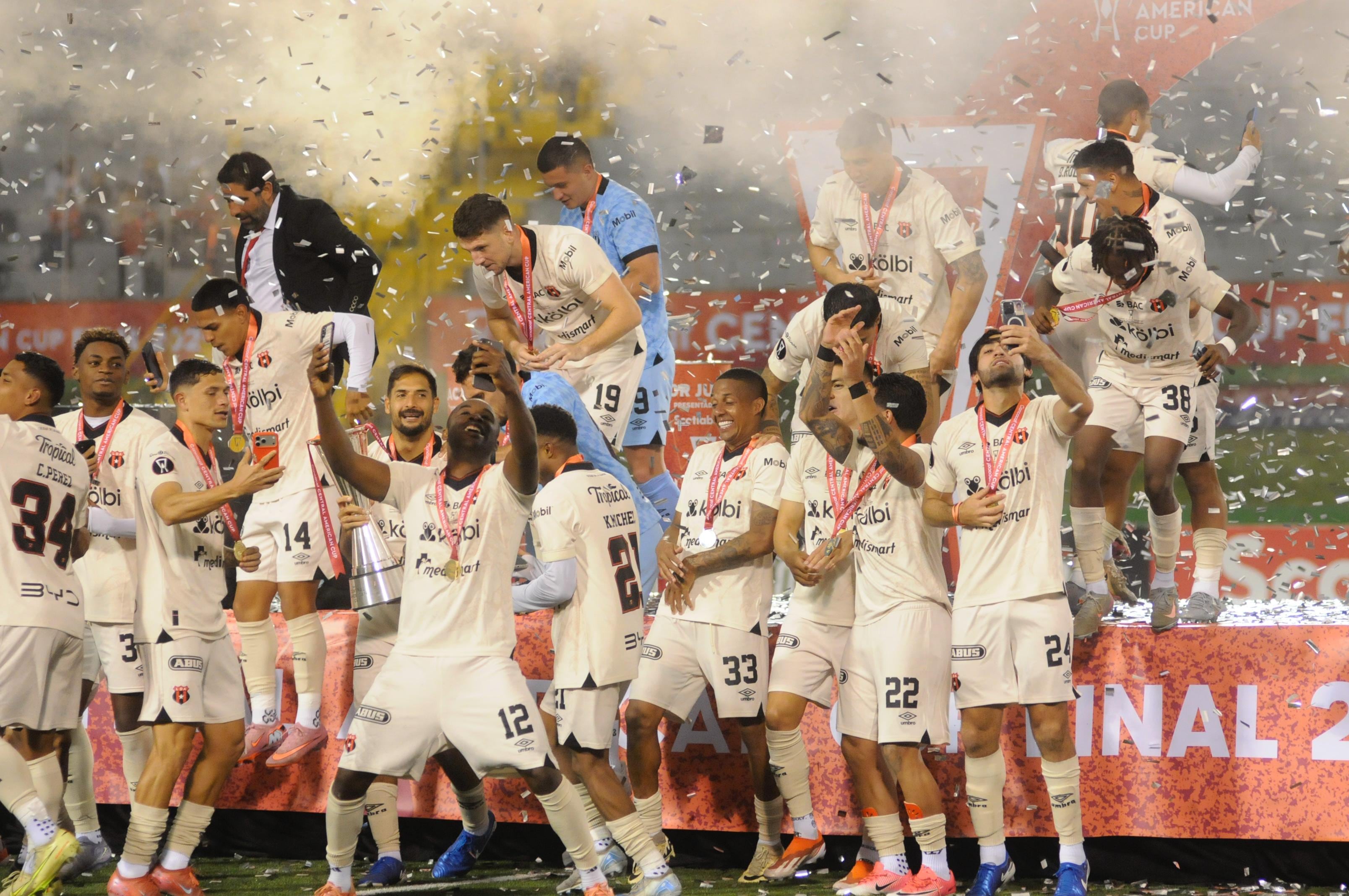 Liga Deportiva Alajuelense es el equipo que ha sabido sacarle el jugo económico a la Copa Centroamericana de Concacaf.