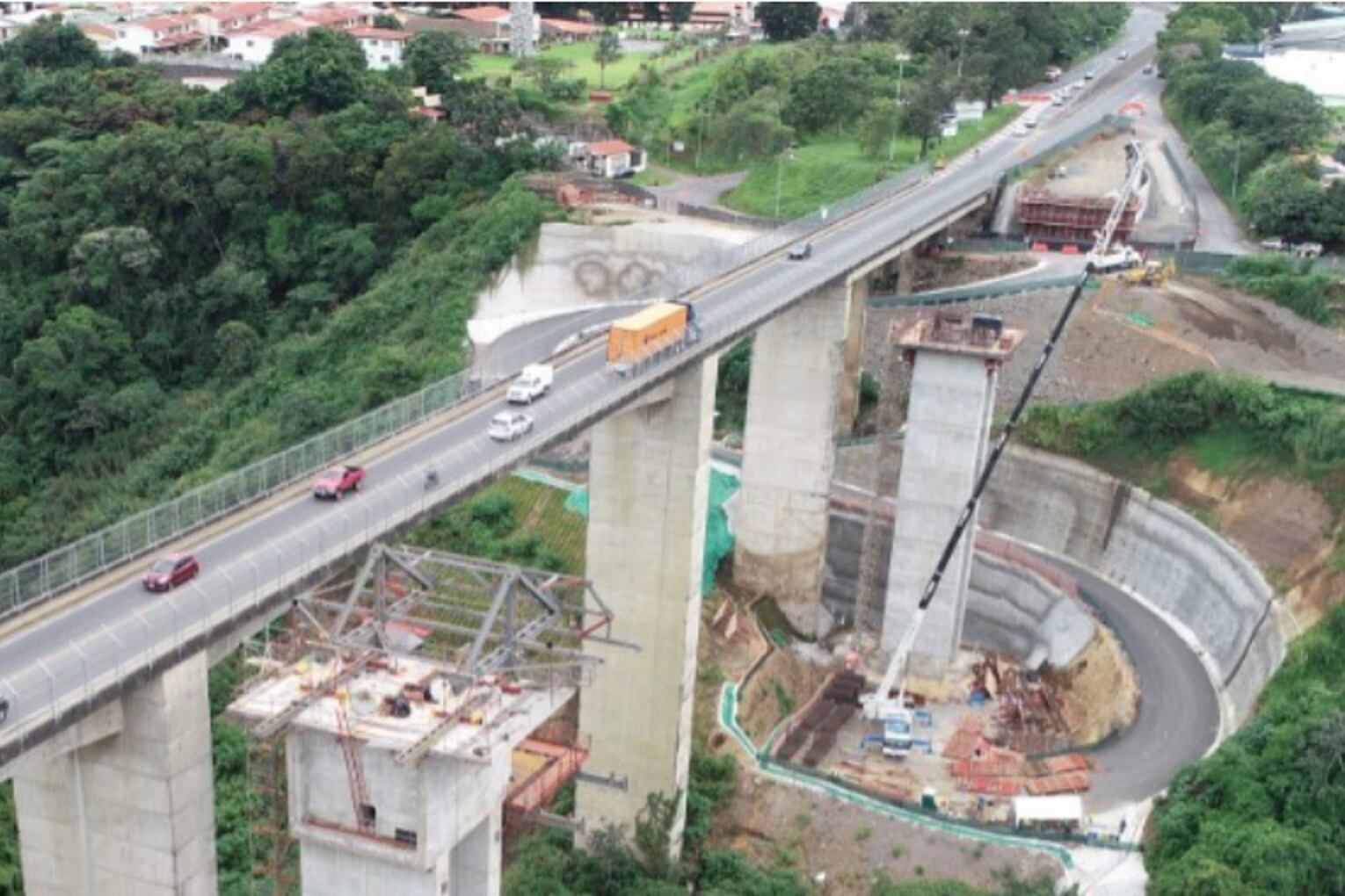Puente sobre Ruta 32 conocido como puente Saprissa