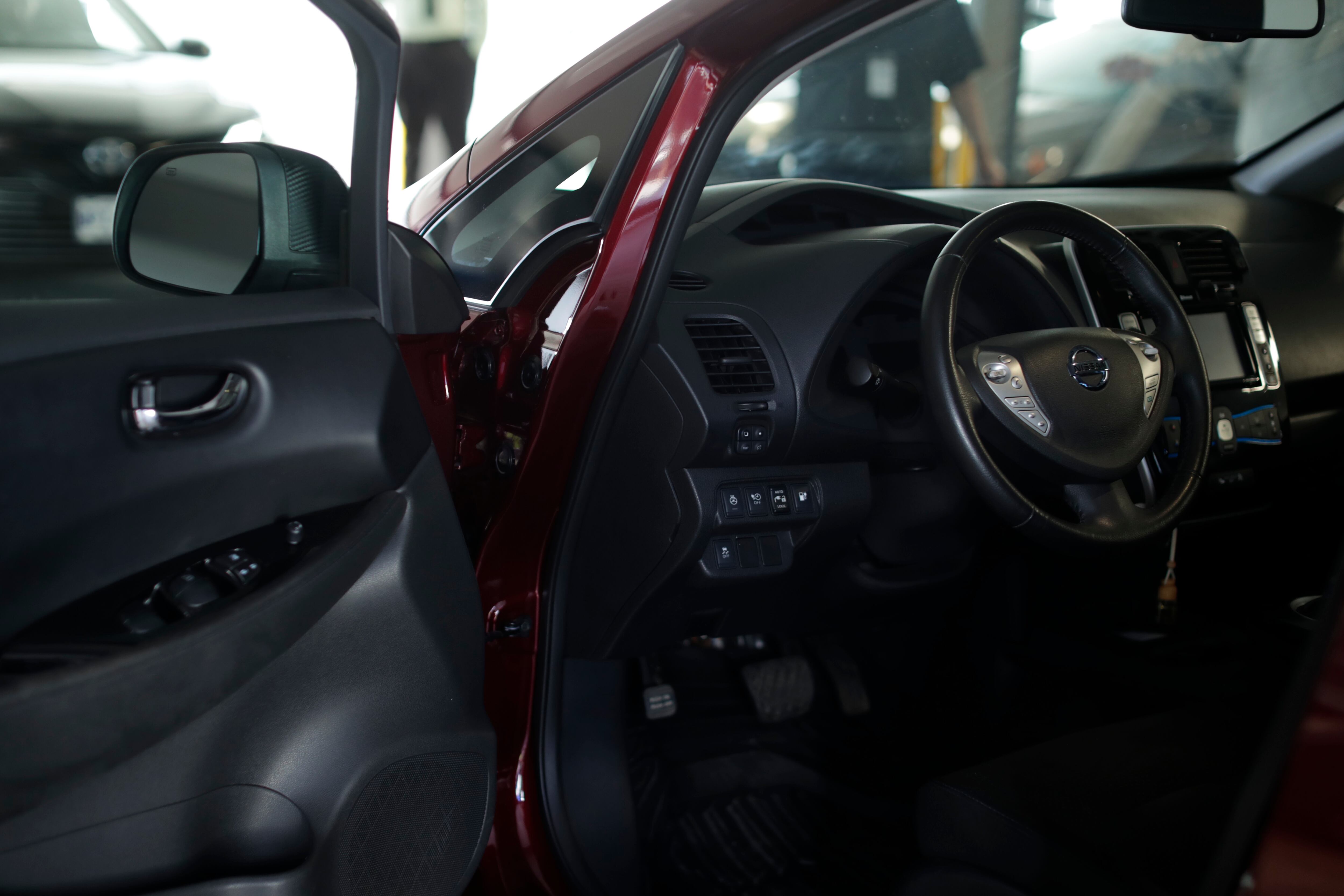 05/08/2019,San José, Consejo de Transporte Público, la primera dama de la República junto con encargados del Consejo de Transporte Publicó hacen la presentación de el primer taxi eléctrico que va a funcionar en Pérez Zeledón. Fotografía José Cordero