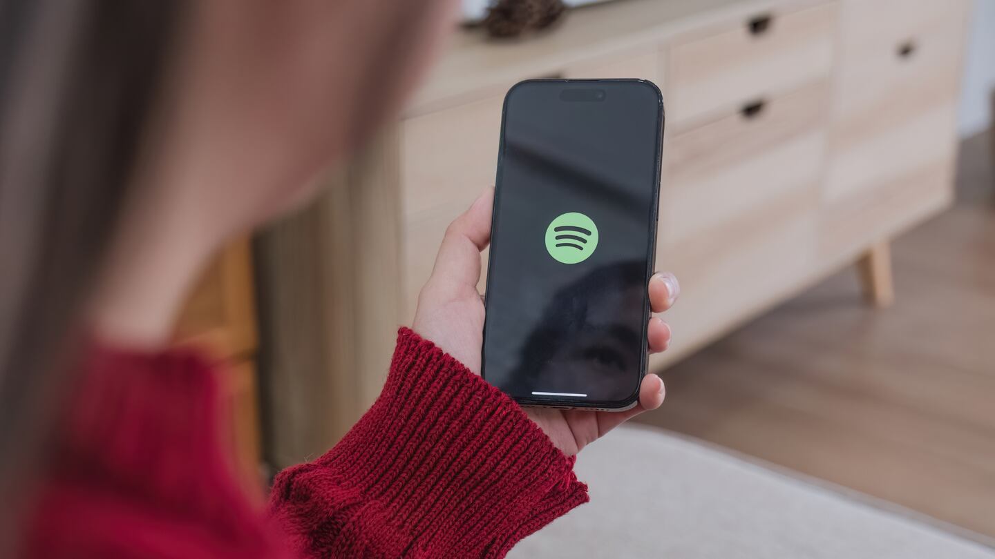 Spotify y Universal cierran un acuerdo sobre los remixes hechos por fans con IA