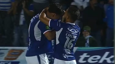 Jugador colombiano de Cartaginés estalla en lágrimas después de fallar un gol (video)