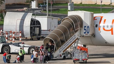 Así se vivió el vuelo con destino a Israel en el que los pilotos protagonizaron sangrienta pelea