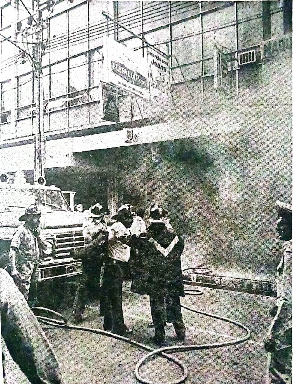 El siniestro se desató a las 11:20 a.m. en avenida central, calles 0 y 2, bajo el hotel Royal Dutch.