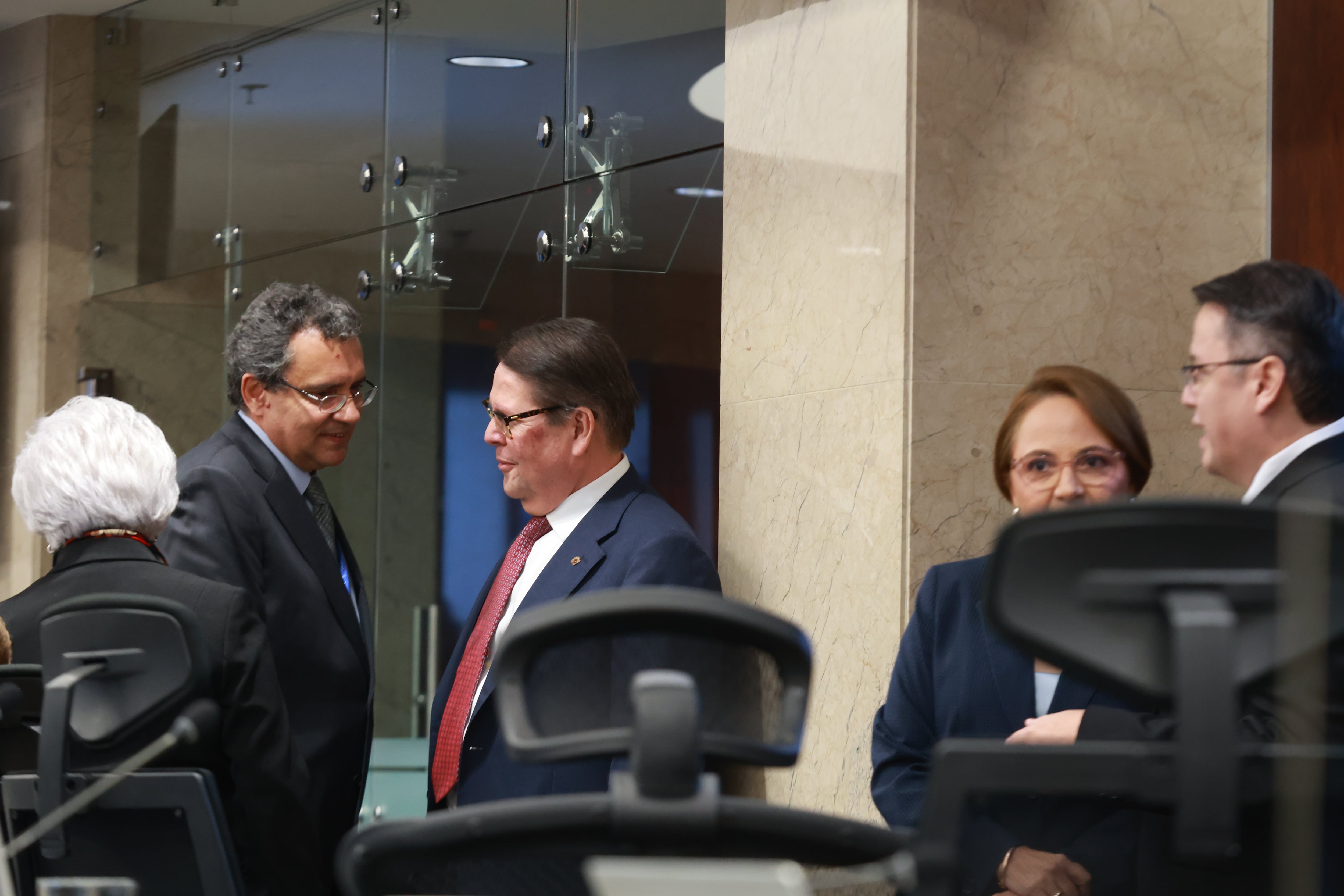Reuniones de los magistrados al término de la tercera ronda infructuosa de votaciones.