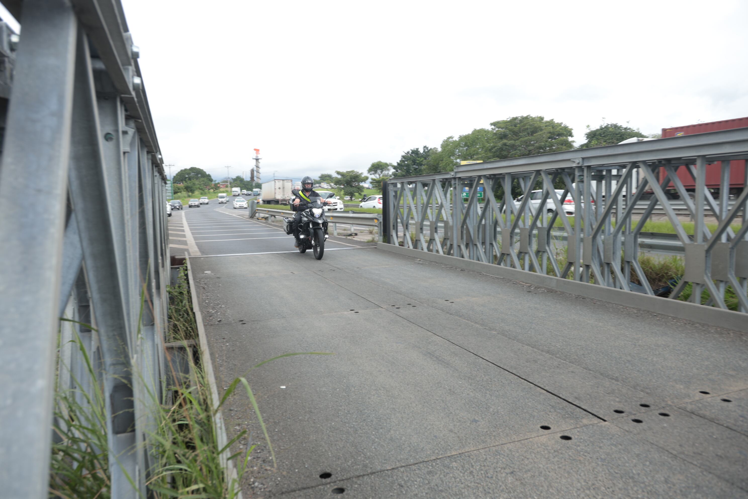 17/19/2025/ fotos de puentes bailey ruta 1 General Cañas frente al aeropuerto Juan Santa María / Foto John Durán