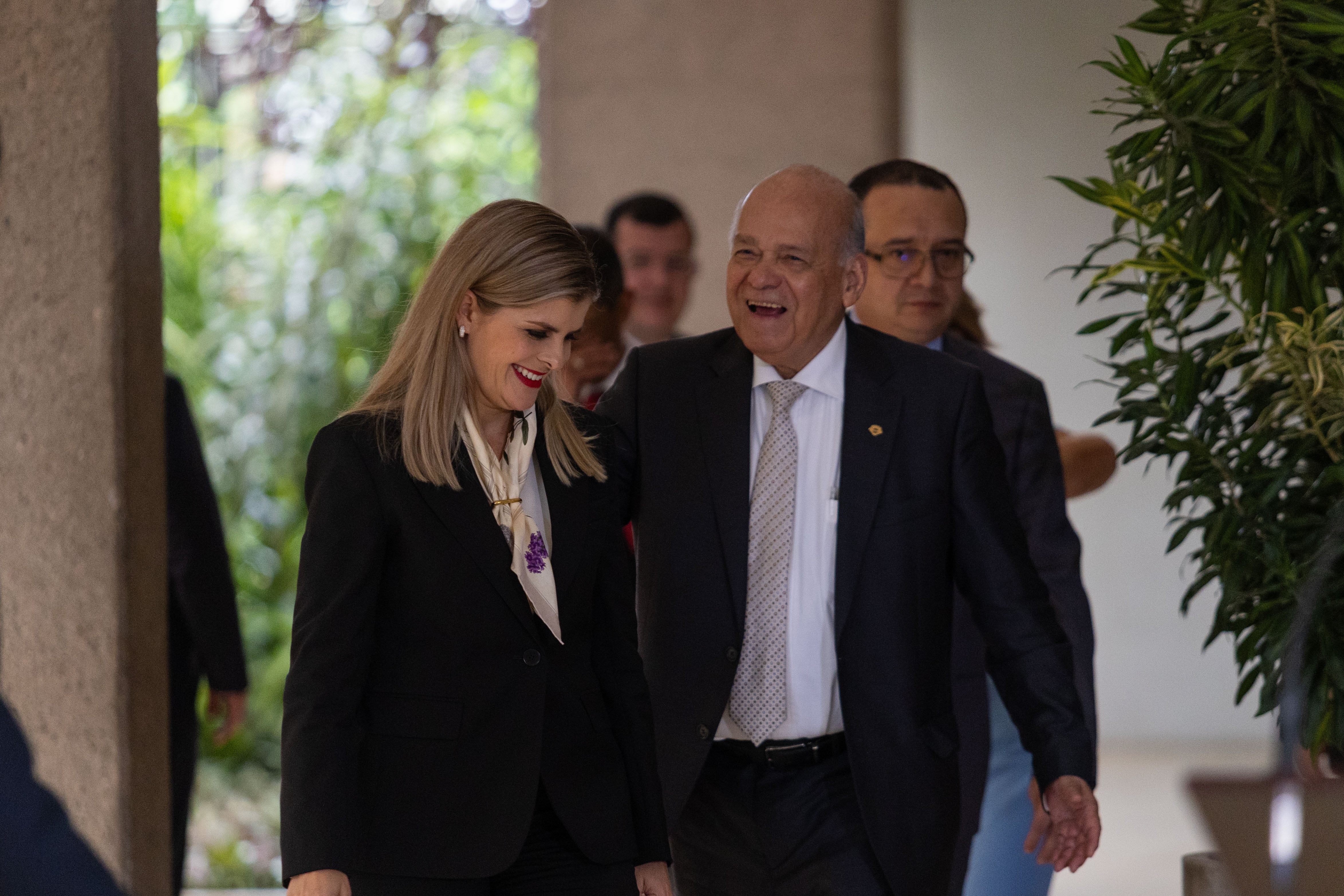 Los jerarcas del Poder Judicial y Laura Fernández se reunieron en casa presidencial. Laura Fernández, Orlando Aguirre, Patricia Solano, Carlo Díaz, Michael Soto, Fernando Castillo y Rodrigo Fernández.