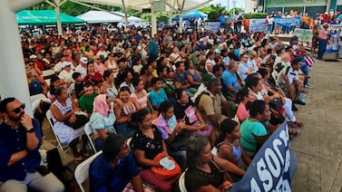 Buses y comida: videos muestran logística de movilización de personas hacia acto de Laura Fernández en Puntarenas