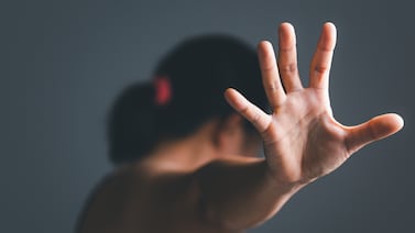 No está sola: así puede denunciar violencia contra la mujer durante Navidad y fin de año