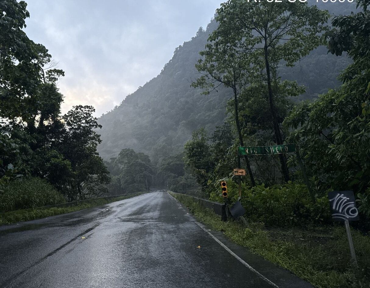 Imagen de un tramo de la ruta 32 a Limón este martes 5 de agosto con la vía libre para el tránsito. Fotografía: