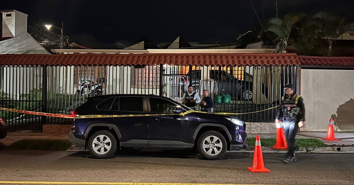 De acuerdo con la versión no confirmada, se presume que el cuerpo de una mujer se encuentra dentro de una refrigeradora. (Fotografía suministrada por Keyna Calderón)