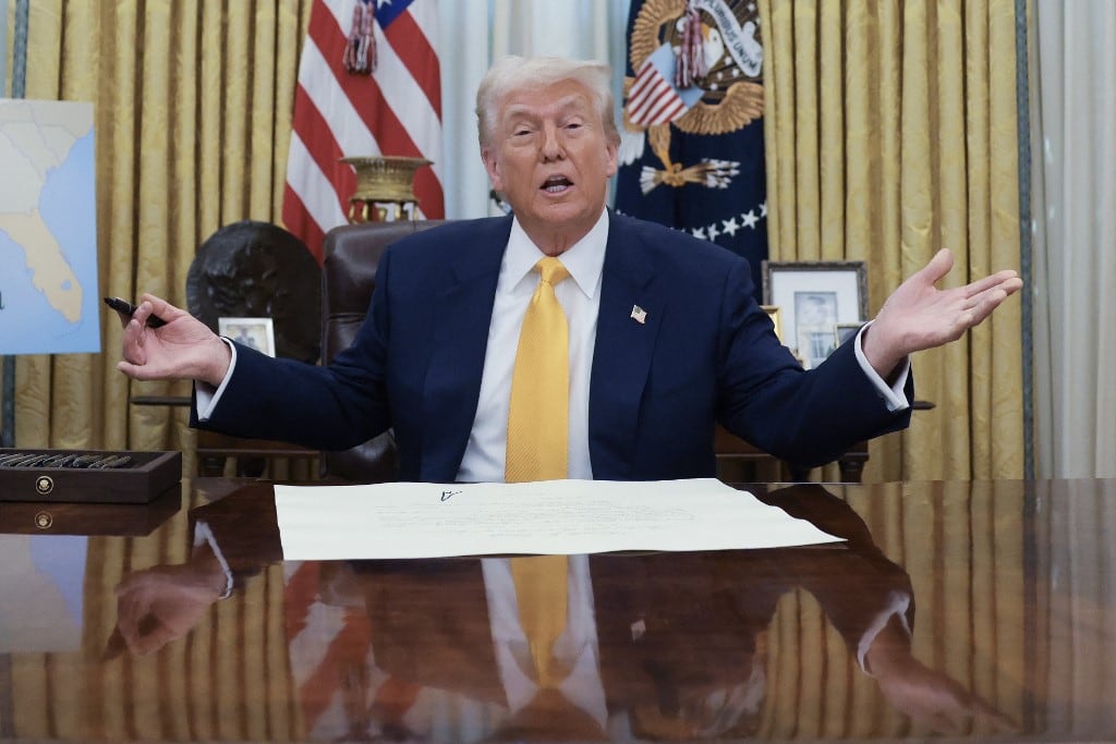 WASHINGTON, DC - FEBRUARY 21: U.S. President Donald Trump answers questions after the swearing-in ceremony for Commerce Secretary Howard Lutnick in the Oval Office at the White House on February 21, 2025 in Washington, DC. Lutnick, the former CEO of Cantor Fitzgerald and BGC Group, was confirmed by the Senate 51 to 45. Win McNamee/Getty Images/AFP (Photo by WIN MCNAMEE / GETTY IMAGES NORTH AMERICA / Getty Images via AFP)