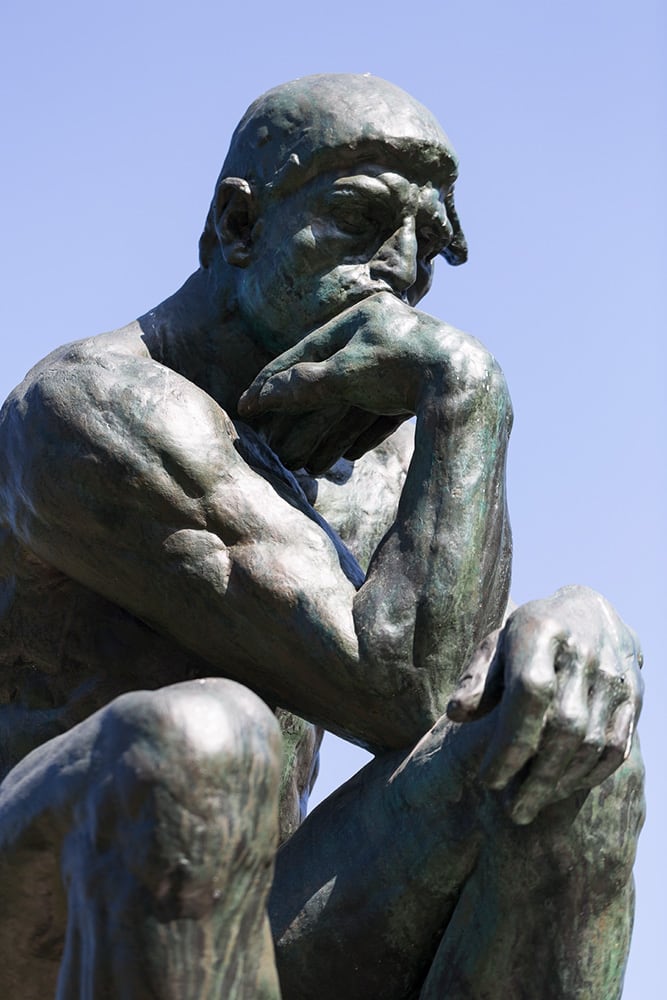 'Le Penseur' (El Pensador) de Auguste Rodin (1840 -1917).