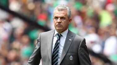 ¿Ya vieron al ‘Vasco’ Aguirre, técnico de México, sacar los pasos prohibidos tras ganar la Copa Oro?