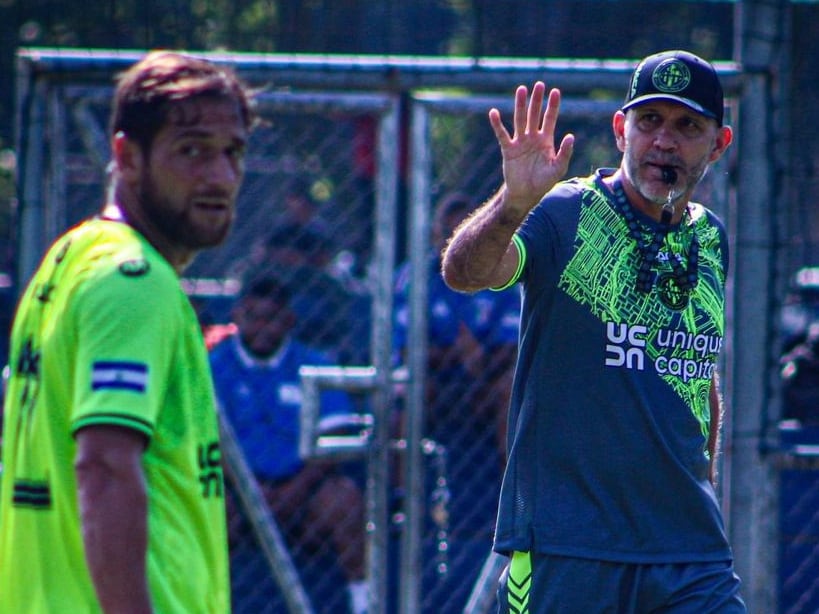 Luis Marín tiene al Inter Santa Tecla de El Salvador como líder de la clasificación.