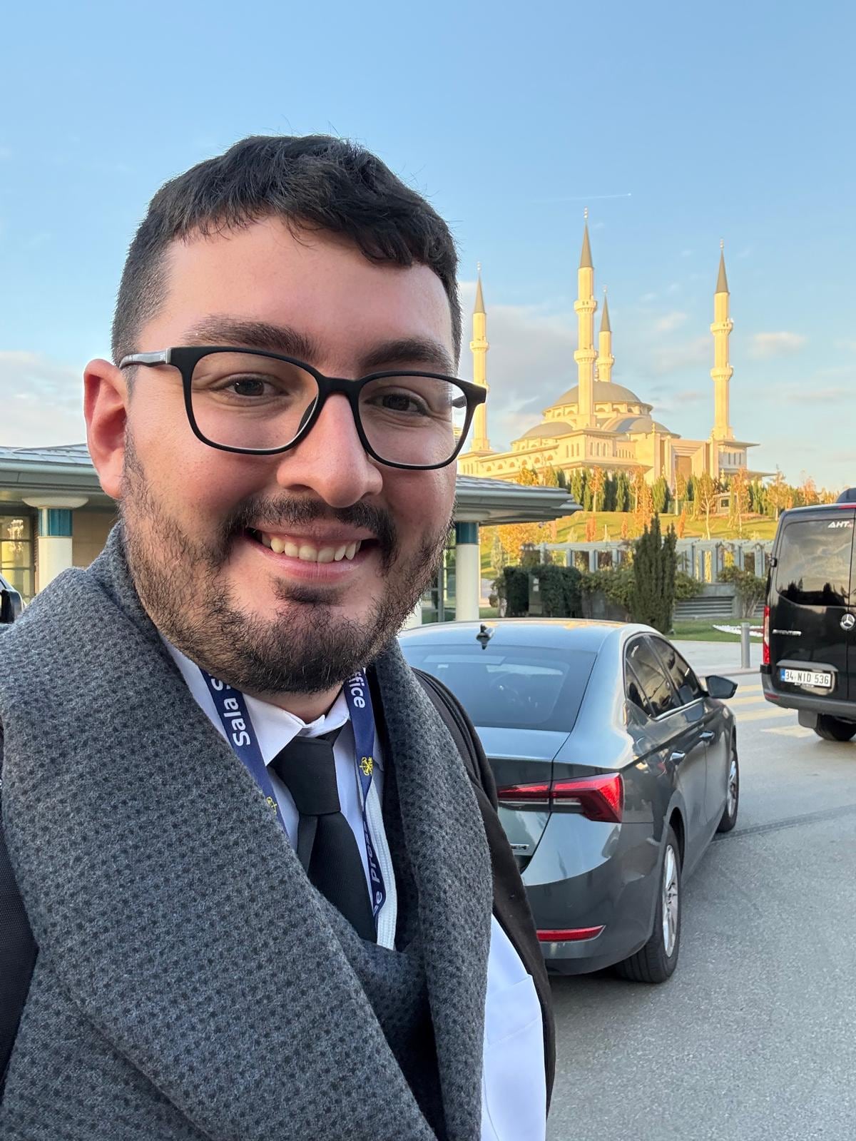 Jovel Eduardo Álvarez Solís, el pasado jueves 27 de noviembre, se convirtió en el primer periodista costarricense que vuela en un avión papal, lo hizo junto al papa León XIV.