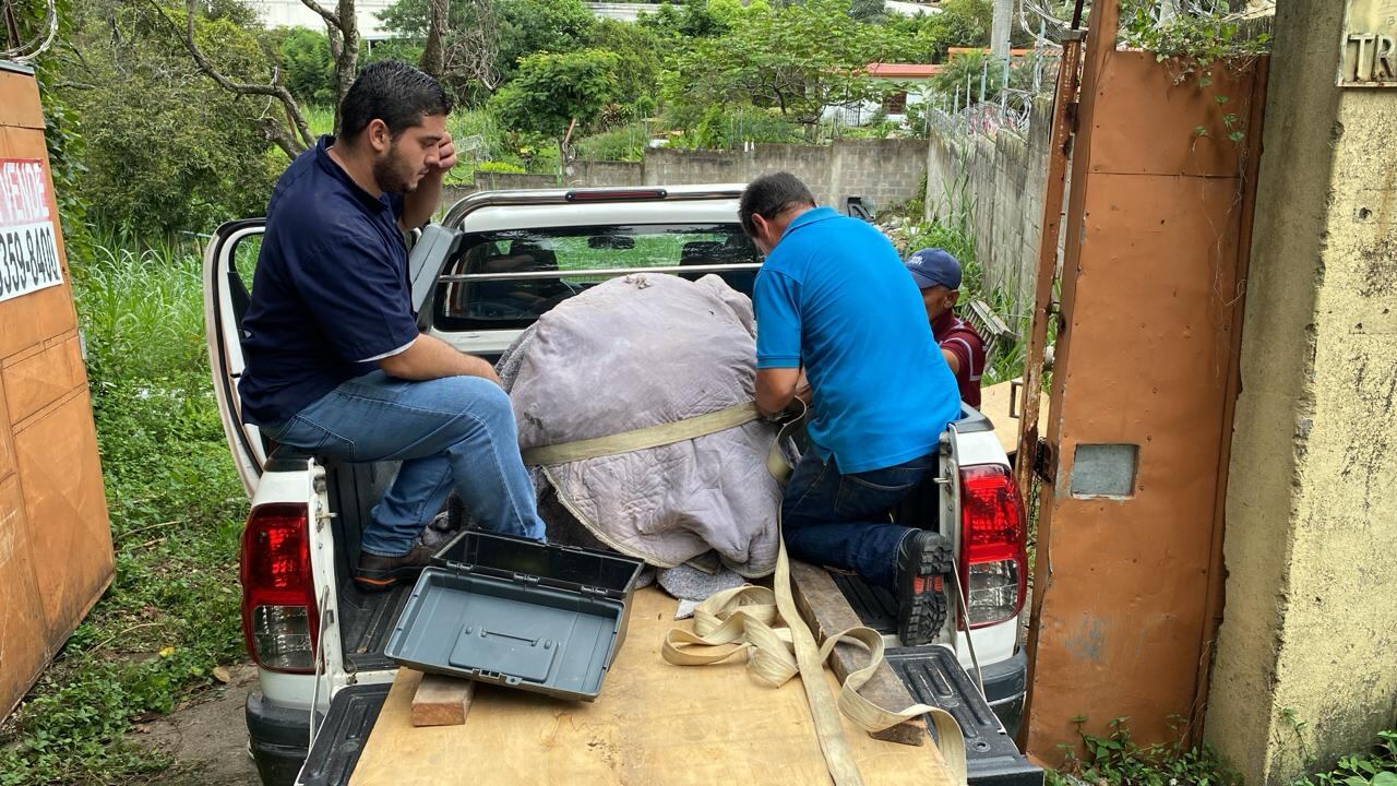 Así fue transportada la esfera de piedra.
Fotografía: Museo Nacional