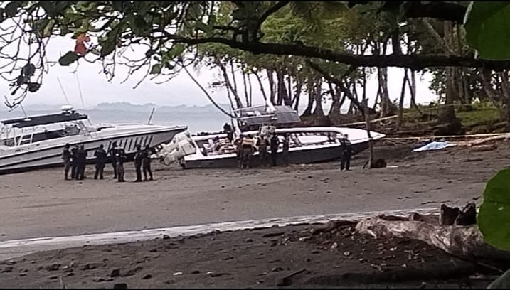 El cuerpo de un hombre aún sin identificar, fue ubicado este sábado en playa Pavones de Golfito, Puntarenas.