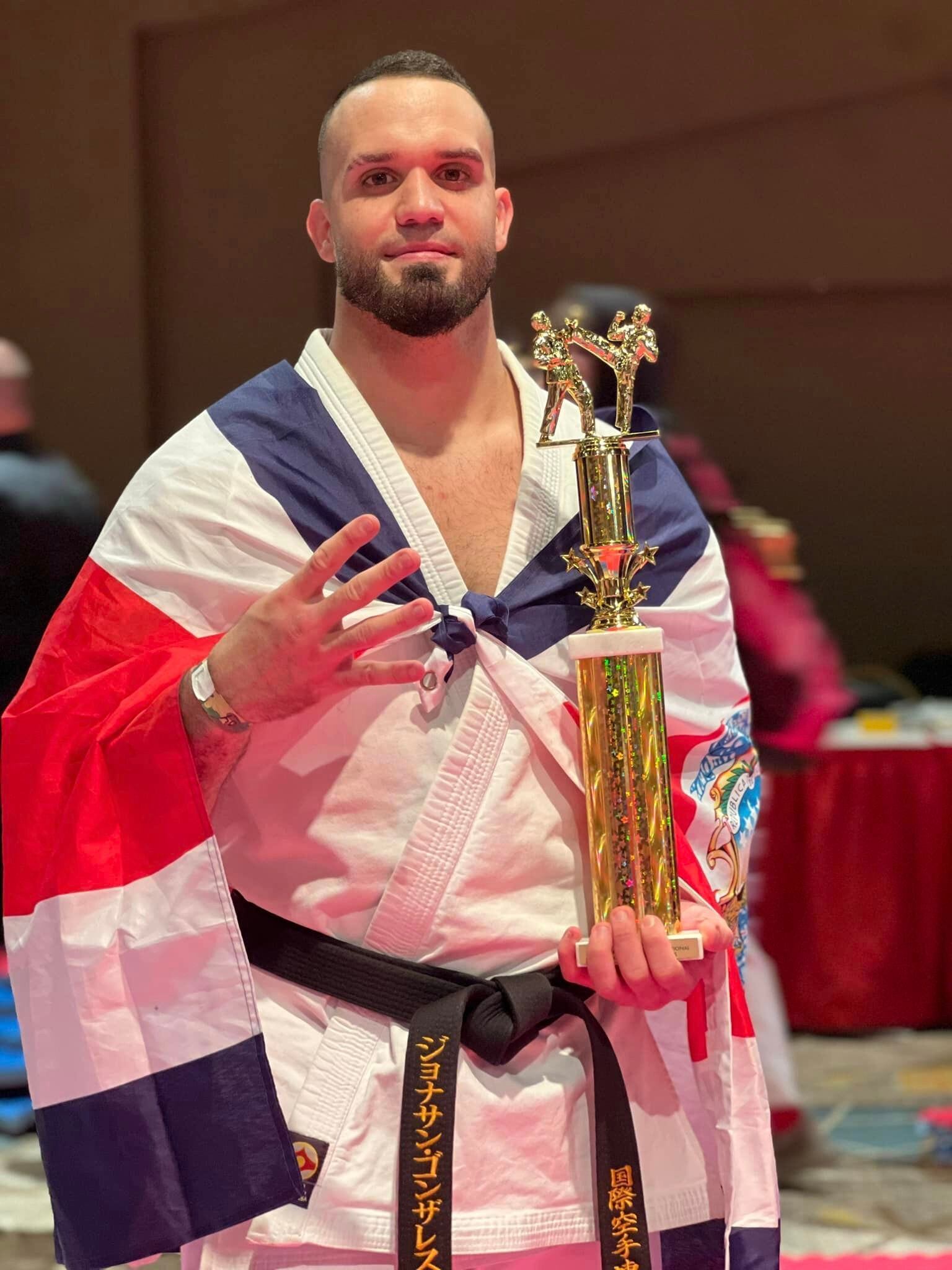 Jonathan González
tetracampeón
Campeonato Internacional de Karate Kyokushin de los Estados Unidos
Andrés López
Mario Bolaños (Entrenador)
30 de enero del 2024
Cortesía
