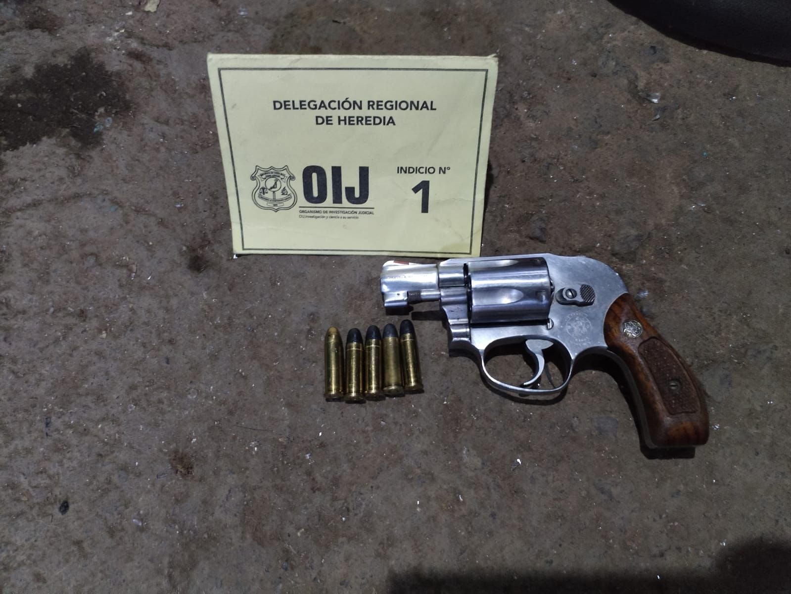 El OIJ y la fiscalía de Heredia detuvieron a sospechosos de participar en un triple homicidio ocurrido el 10 de junio en Guararí, también los investigan por venta de drogas.